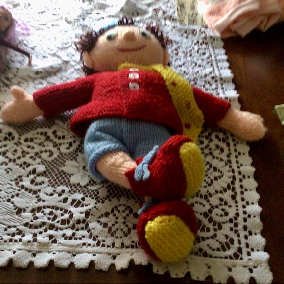 Noddy Doll knitted - Picture 7 of 10